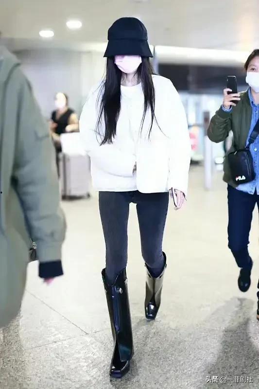 娱乐吃瓜酱衣服尺寸,揭秘明星衣橱,揭秘衣服尺寸背后的秘密