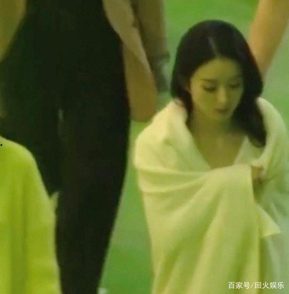 娱乐吃瓜美女复工,吃瓜美女华丽复工,惊艳亮相引热议