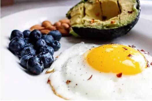 娱乐圈吃瓜酱荷包蛋,荷包蛋事件引发热议,吃瓜群众纷纷围观!